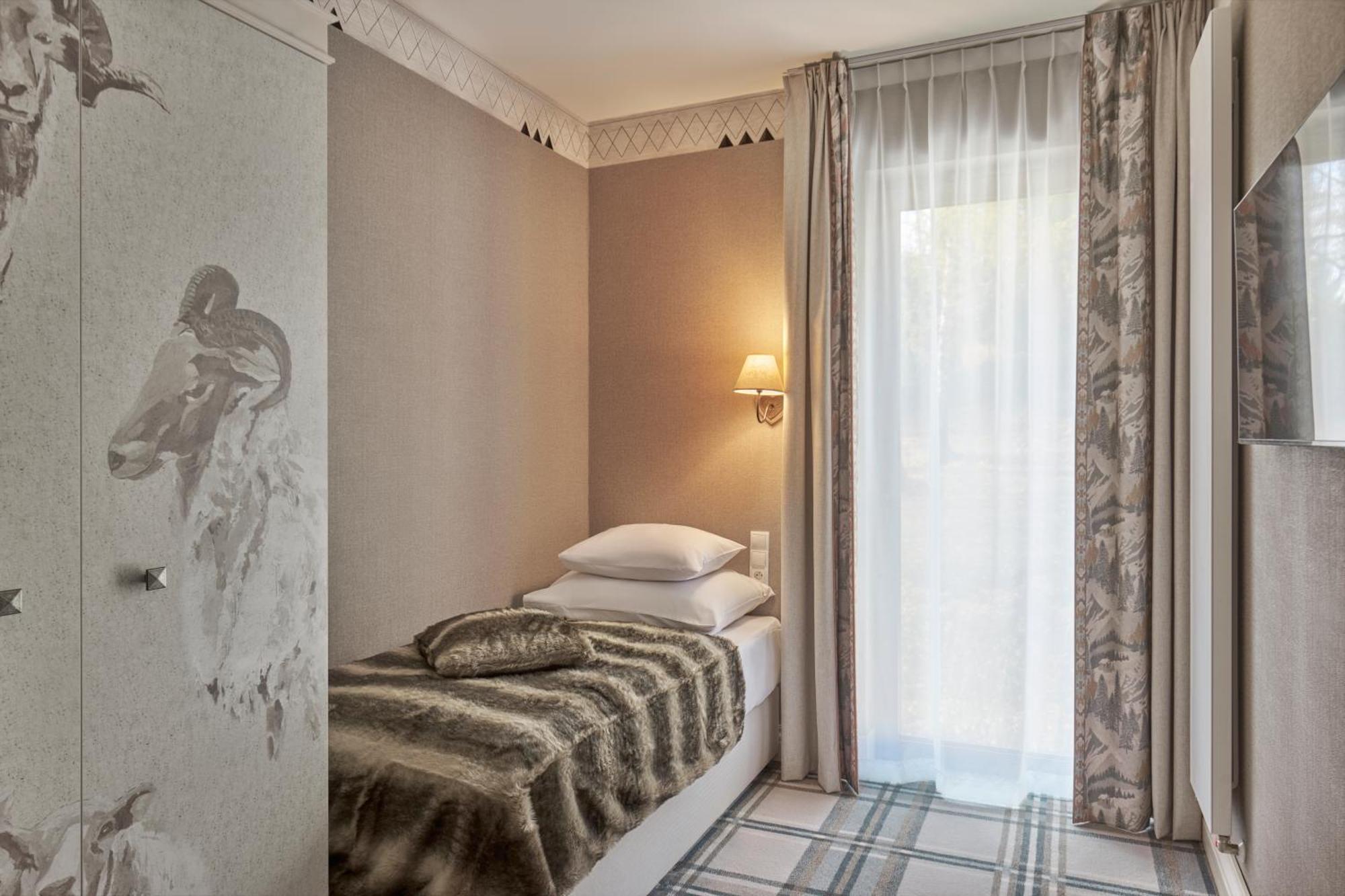 Superior Family Suite,1537760281:JPEG